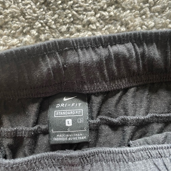 Men's Nike Dri-Fit Shorts - L - Picture 2 of 2